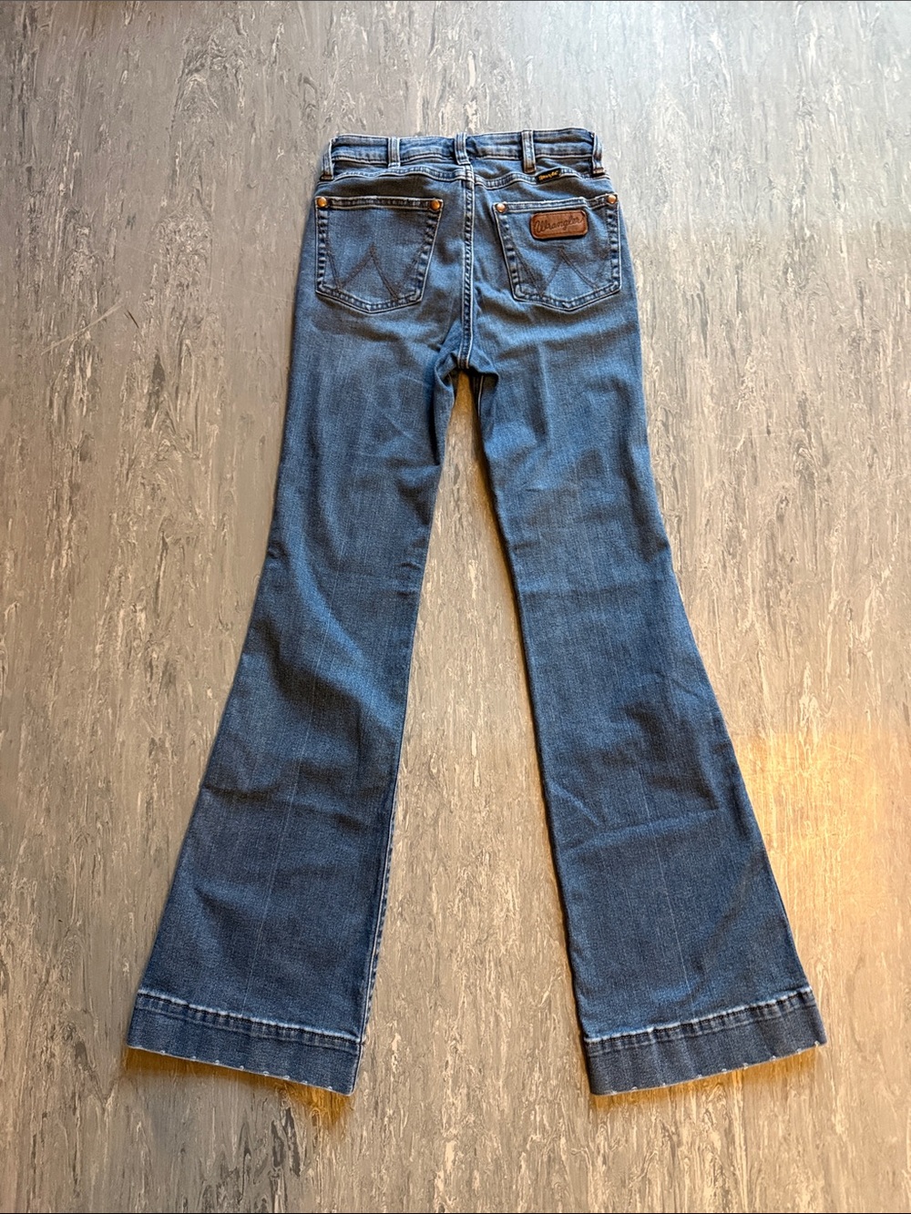 Wrangler Women's Boot Cut Jeans in Medium Blue Wash - Picture 3 of 6